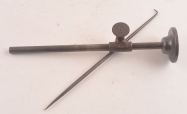 Small surface gauge